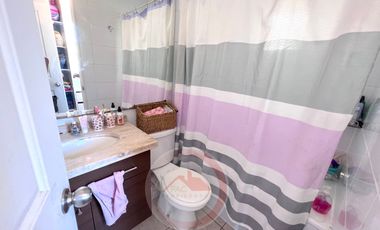 Casa venta 4 dormitorios, en condominio, Santa Marta de Huechuraba