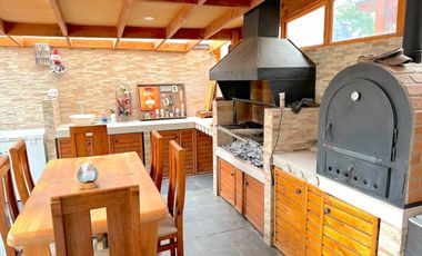 Casa venta 4 dormitorios, en condominio, Santa Marta de Huechuraba
