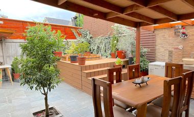 Casa venta 4 dormitorios, en condominio, Santa Marta de Huechuraba