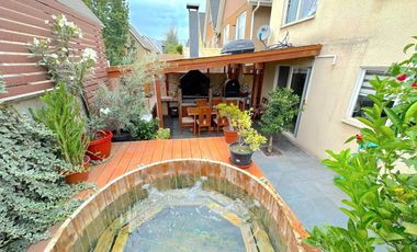 Casa venta 4 dormitorios, en condominio, Santa Marta de Huechuraba