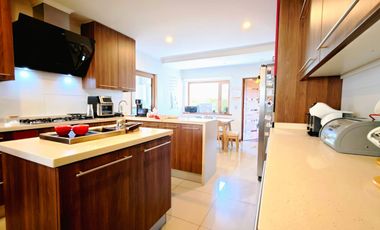 LOMAS EN EXCLUSIVIDAD 5D-6B- 2 SALAS ESTAR- PATIO-