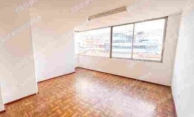 EDIFICIO COMERCIAL O MULTIFAMILIAR EN VENTA, SUR DE QUITO, AV. ALONSO DE ANGULO A 1 MINUTO DEL REDONDEL DE LA VILLAFLORA FRENTE AL BANCO INTERNACIONAL