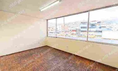 EDIFICIO COMERCIAL O MULTIFAMILIAR EN VENTA, SUR DE QUITO, AV. ALONSO DE ANGULO A 1 MINUTO DEL REDONDEL DE LA VILLAFLORA FRENTE AL BANCO INTERNACIONAL