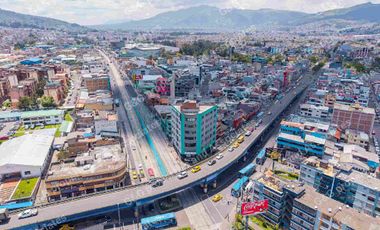 EDIFICIO COMERCIAL O MULTIFAMILIAR EN VENTA, SUR DE QUITO, AV. ALONSO DE ANGULO A 1 MINUTO DEL REDONDEL DE LA VILLAFLORA FRENTE AL BANCO INTERNACIONAL