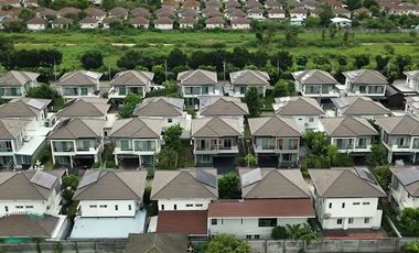 For Sale: Detached Houses at Sena Park Grand Ramindra (122 sq.wah | 6 Bedrooms | 6 Bathrooms | 4 Parking | Green Smart Design