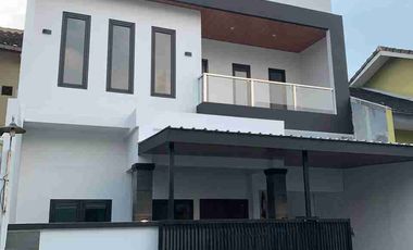 Rumah Mewah 2 Lantai di Colomadu dekat Solo Kota