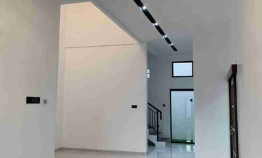 Rumah Mewah 2 Lantai di Colomadu dekat Solo Kota