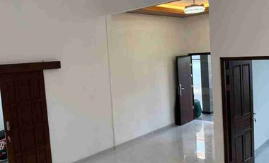 Rumah Mewah 2 Lantai di Colomadu dekat Solo Kota