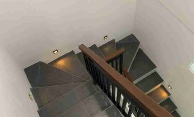 Rumah Mewah 2 Lantai di Colomadu dekat Solo Kota