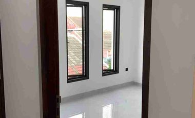 Rumah Mewah 2 Lantai di Colomadu dekat Solo Kota