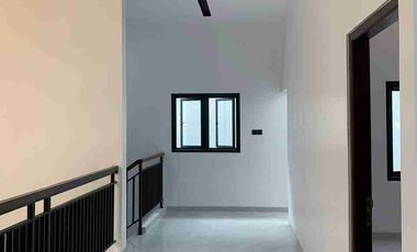 Rumah Mewah 2 Lantai di Colomadu dekat Solo Kota