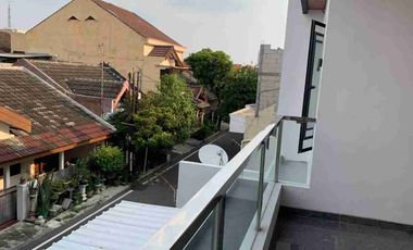 Rumah Mewah 2 Lantai di Colomadu dekat Solo Kota