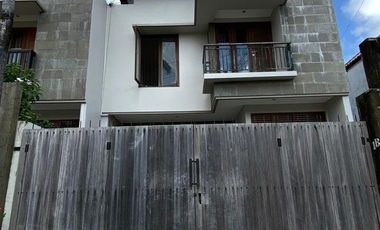 Di sewakan rumah 3 Kamar Tidur di area Jl Mahendradata, Denpasar barat