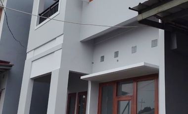 DISEWAKAN RUMAH 2 LANTAI SIAP HUNI DUREN SAWIT JAKARTA TIMUR