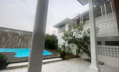 FOR RENT and SALE Luxury 5 Bedroom House with 3 Bedrooms and 2 Car Carport, Strategic Location in North Cipete