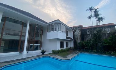 FOR RENT and SALE Luxury 5 Bedroom House with 3 Bedrooms and 2 Car Carport, Strategic Location in North Cipete