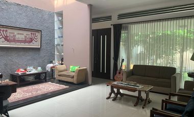 FOR SALE: Luxurious, Beautiful 3 Bedroom, 3 Bathroom, Freehold, 2 Carport, Kemang, South Jakarta
