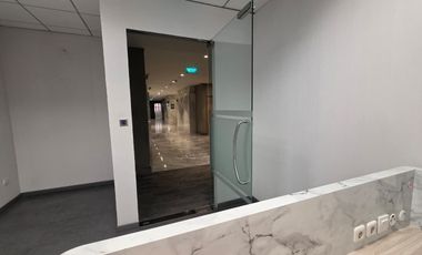 Office Space for Rent Pakuwon Tower 130 m² Furnished Near Mall Access