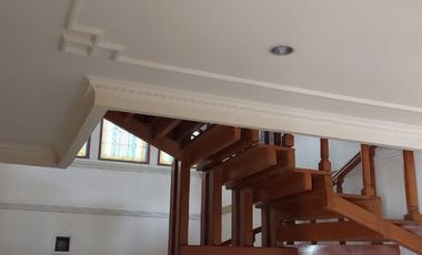 SEWA RUMAH MEWAH STRATEGIS DEKAT GOR CITRA CIKURA BANDUNG