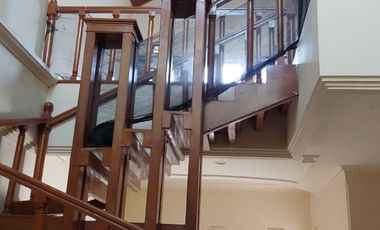 SEWA RUMAH MEWAH STRATEGIS DEKAT GOR CITRA CIKURA BANDUNG