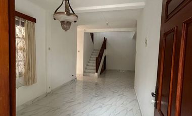 JARANG ADA ! SEWA RUMAH MEWAH DENGAN LINGKUNGAN ASRI DAN STRATEGIS DI CIGADUNG BANDUNG