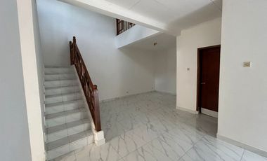 JARANG ADA ! SEWA RUMAH MEWAH DENGAN LINGKUNGAN ASRI DAN STRATEGIS DI CIGADUNG BANDUNG