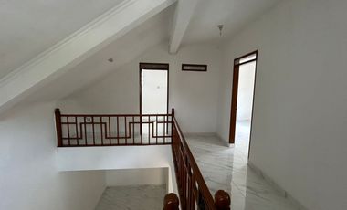 JARANG ADA ! SEWA RUMAH MEWAH DENGAN LINGKUNGAN ASRI DAN STRATEGIS DI CIGADUNG BANDUNG