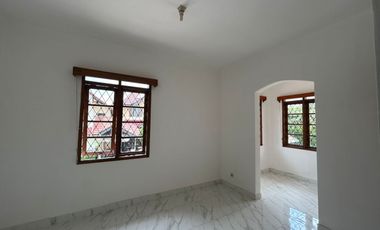 JARANG ADA ! SEWA RUMAH MEWAH DENGAN LINGKUNGAN ASRI DAN STRATEGIS DI CIGADUNG BANDUNG