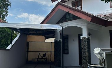 JARANG ADA ! SEWA RUMAH MEWAH DENGAN LINGKUNGAN ASRI DAN STRATEGIS DI CIGADUNG BANDUNG