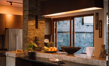 FOR SALE 4BR BEST LOCATION NEAR FINNS DAN BRAWA BEACH IN CANGGU