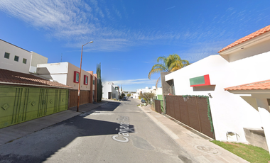 INVERSIÓN PATRIMONIAL: Residencia en Remate Bancario en Lomas del Tecnológico, SLP ¡Gana Plusvalía!