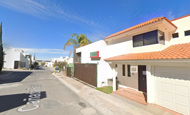 INVERSIÓN PATRIMONIAL: Residencia en Remate Bancario en Lomas del Tecnológico, SLP ¡Gana Plusvalía!