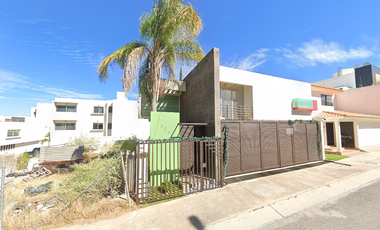 INVERSIÓN PATRIMONIAL: Residencia en Remate Bancario en Lomas del Tecnológico, SLP ¡Gana Plusvalía!