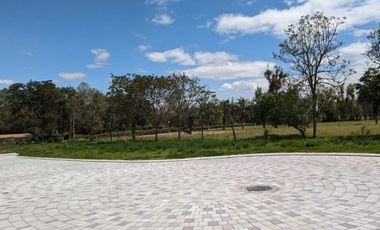 Venta de Terreno Checa Dentro de Urbanización Familiar, Ecuador