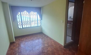 Edificio rentero en venta sector Carcelén
