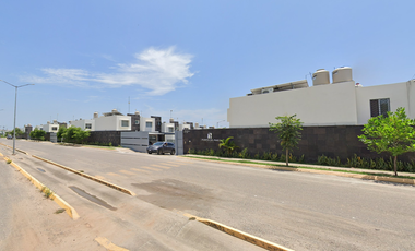 TERRENO EN VENTA CERCA DE AVENIDA TARIÁCURI, LÁZARO CÁRDENAS, MICHOACÁN