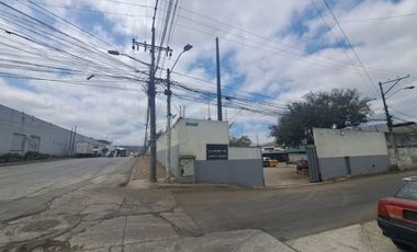 En alquiler bodega en av.Juan Tanca Marengo.