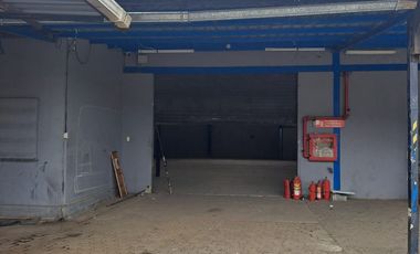 En alquiler bodega en av.Juan Tanca Marengo.