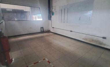 En alquiler bodega en av.Juan Tanca Marengo.