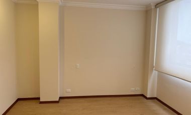 Venta Departamento Urbanización Las Bromelias, Monteserrín