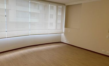 Venta Departamento Urbanización Las Bromelias, Monteserrín