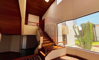 Casa de Venta en Quito, Sector de Cumbayá en MIRAVALLE 2, 4 dormitorios, 3 parqueaderos. Construcción 485m2, Terreno 783m2. Pecio: $525.000 dólares