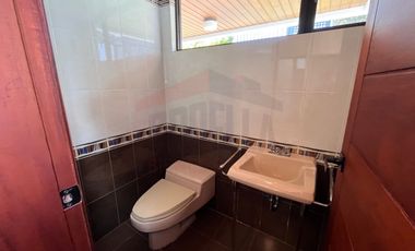 Casa de Venta en Quito, Sector de Cumbayá en MIRAVALLE 2, 4 dormitorios, 3 parqueaderos. Construcción 485m2, Terreno 783m2. Pecio: $525.000 dólares