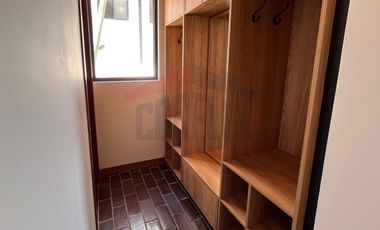 Casa de Venta en Quito, Sector de Cumbayá en MIRAVALLE 2, 4 dormitorios, 3 parqueaderos. Construcción 485m2, Terreno 783m2. Pecio: $525.000 dólares