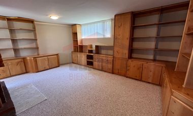 Casa de Venta en Quito, Sector de Cumbayá en MIRAVALLE 2, 4 dormitorios, 3 parqueaderos. Construcción 485m2, Terreno 783m2. Pecio: $525.000 dólares