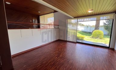 Casa de Venta en Quito, Sector de Cumbayá en MIRAVALLE 2, 4 dormitorios, 3 parqueaderos. Construcción 485m2, Terreno 783m2. Pecio: $525.000 dólares