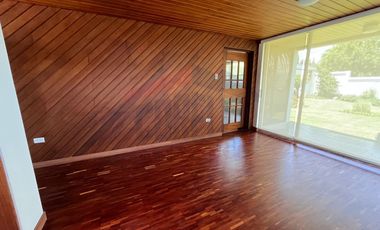 Casa de Venta en Quito, Sector de Cumbayá en MIRAVALLE 2, 4 dormitorios, 3 parqueaderos. Construcción 485m2, Terreno 783m2. Pecio: $525.000 dólares