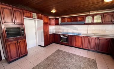 Casa de Venta en Quito, Sector de Cumbayá en MIRAVALLE 2, 4 dormitorios, 3 parqueaderos. Construcción 485m2, Terreno 783m2. Pecio: $525.000 dólares