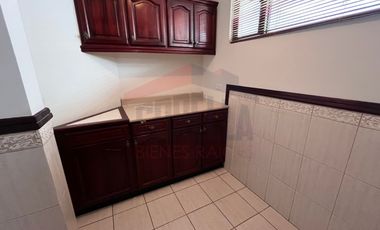 Casa de Venta en Quito, Sector de Cumbayá en MIRAVALLE 2, 4 dormitorios, 3 parqueaderos. Construcción 485m2, Terreno 783m2. Pecio: $525.000 dólares