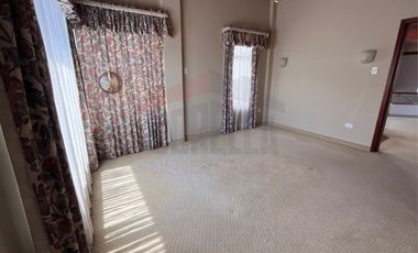 Casa de Venta en Quito, Sector de Cumbayá en MIRAVALLE 2, 4 dormitorios, 3 parqueaderos. Construcción 485m2, Terreno 783m2. Pecio: $525.000 dólares